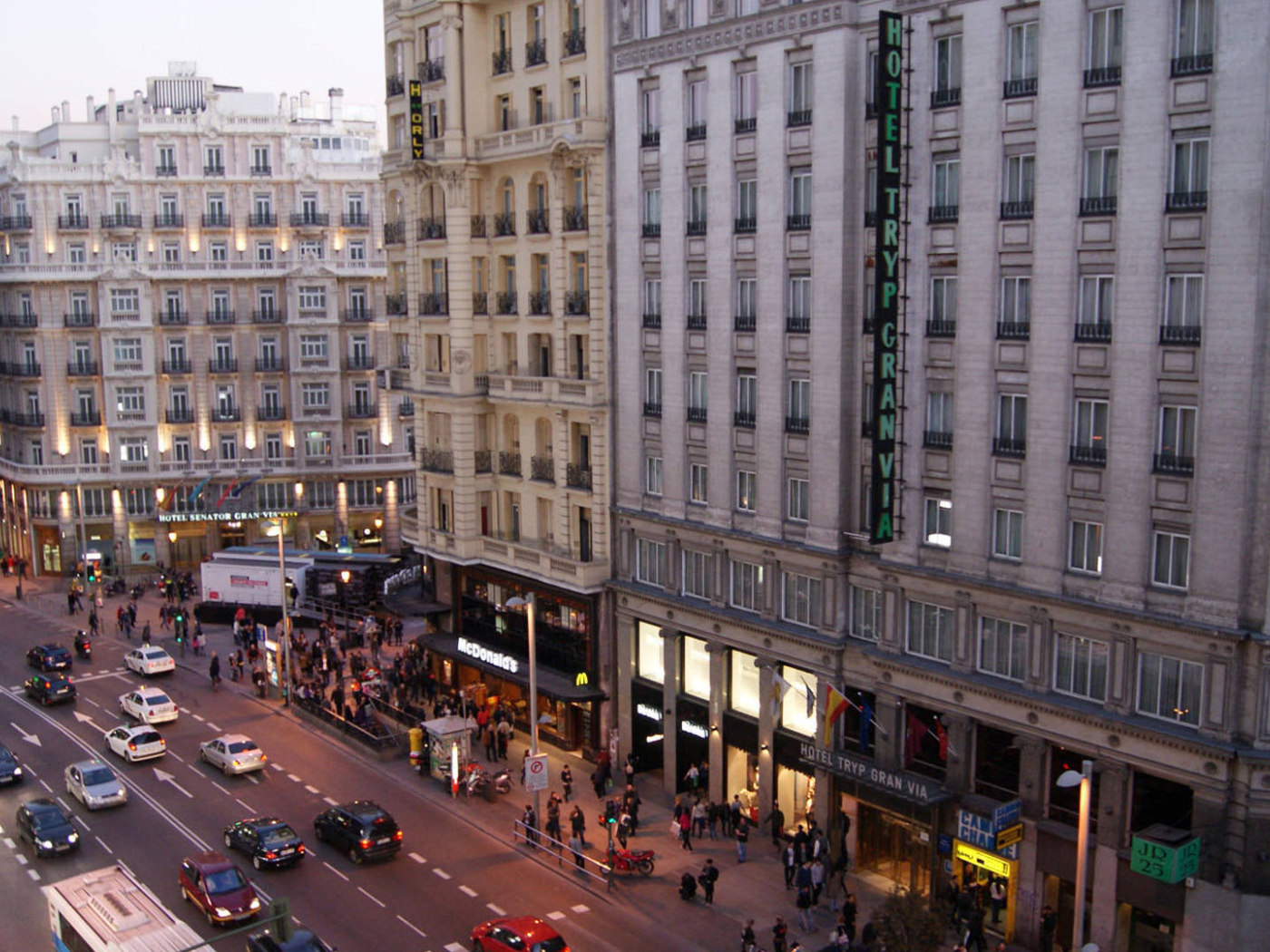 Оживленная улица в Мадриде