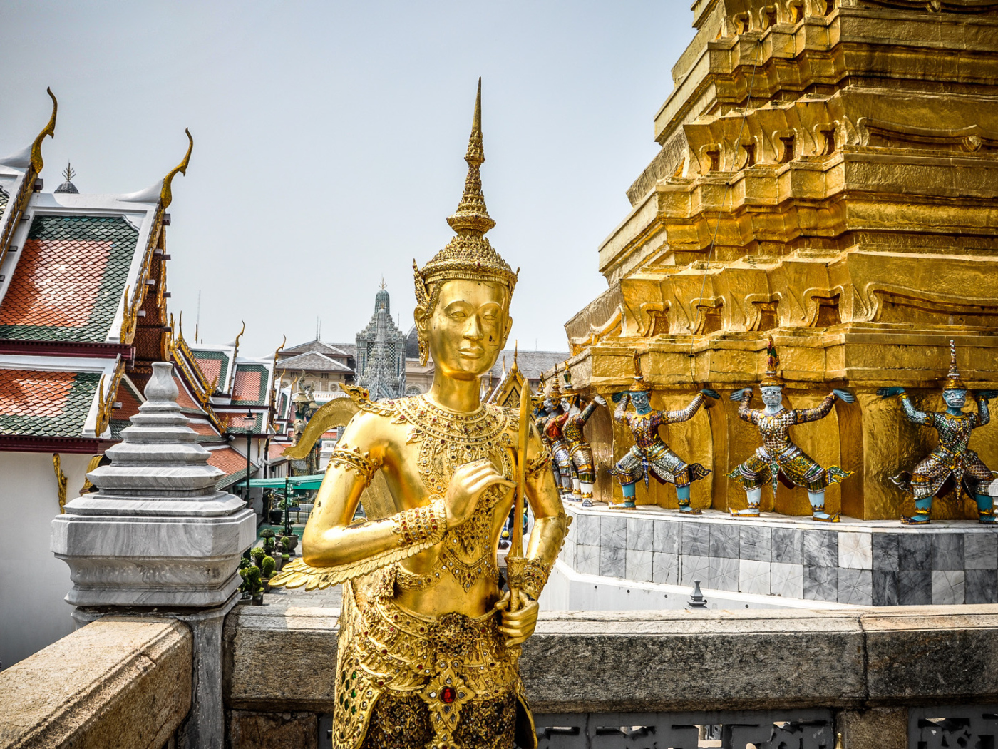 Золотая статуя в Бангкоке, Таиланд