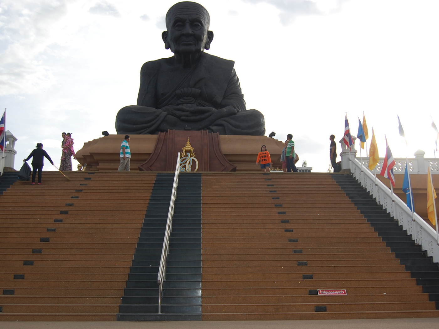 Статуя монаха на курорте Хуа Хин, Таиланд