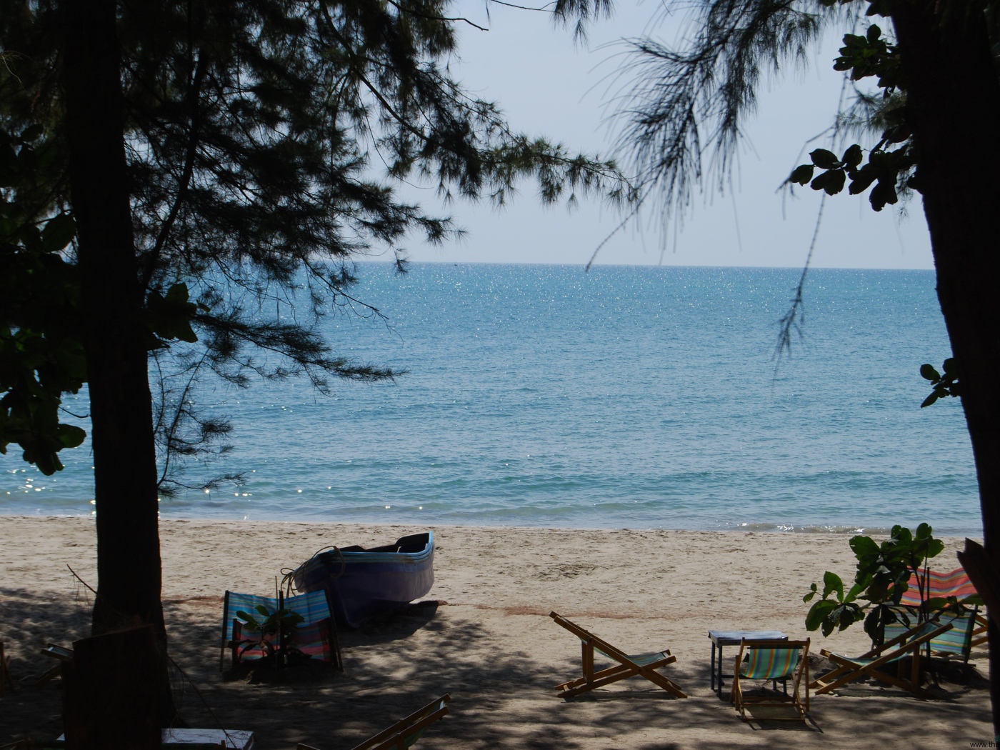 Отдых на пляже на курорте Районг, Таиланд