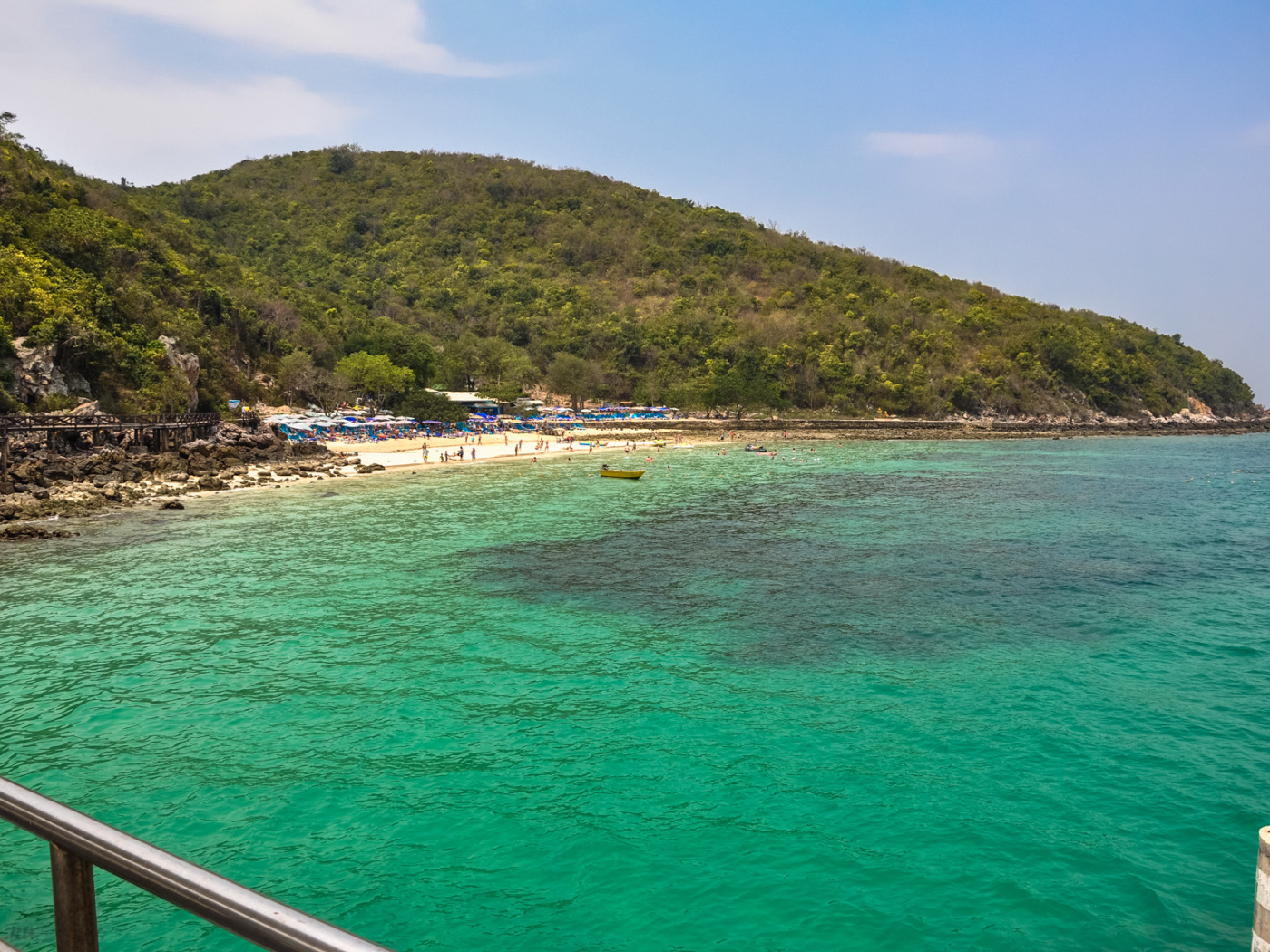 Летний отдых на курорте острова Ко Лан, Таиланд