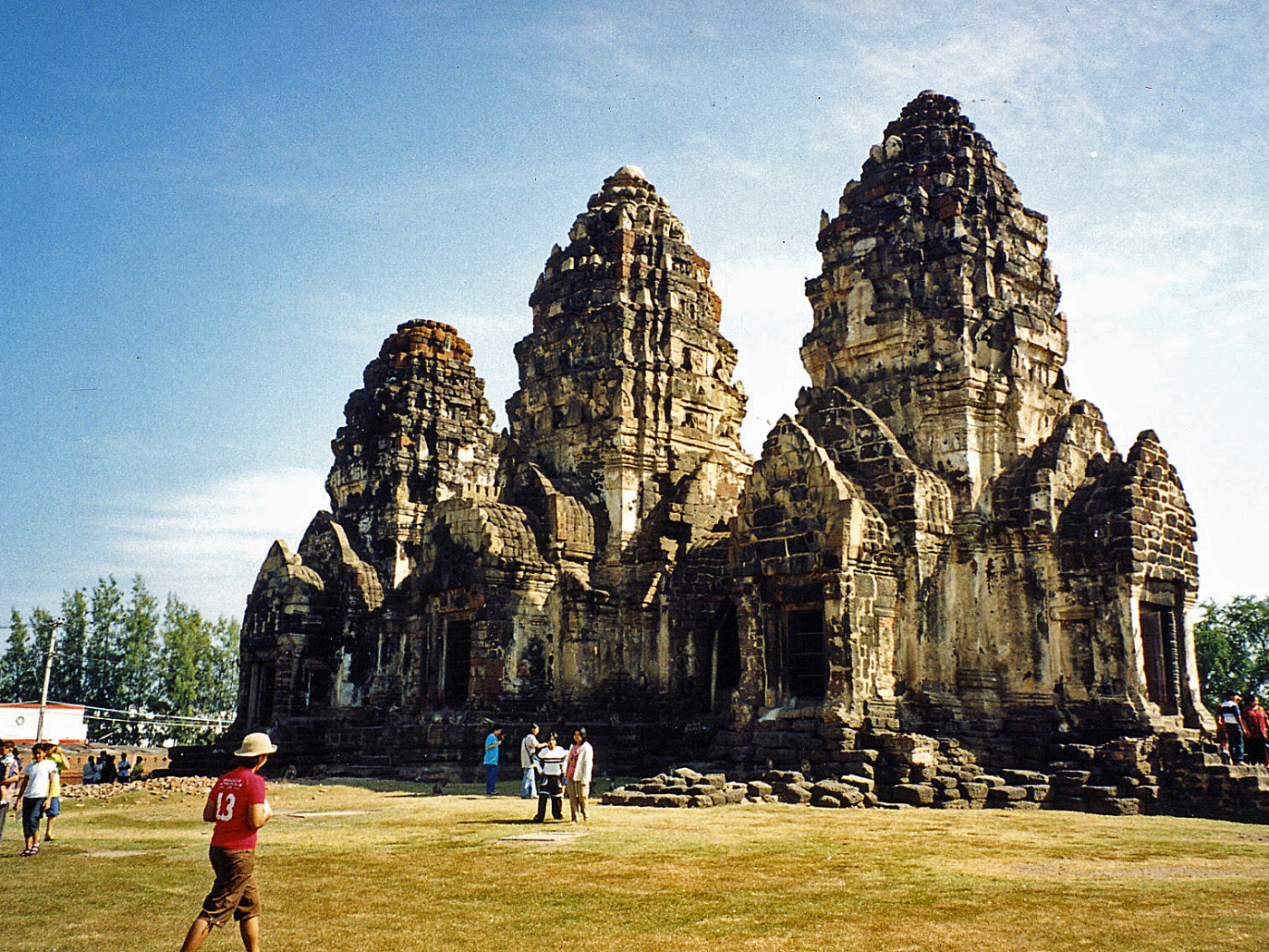 Храм на курорте Лопбури, Таиланд