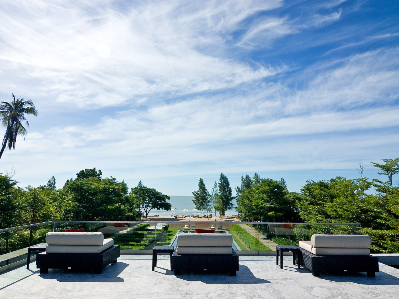 Террасса отеля на курорте Ча Ам, Таиланд