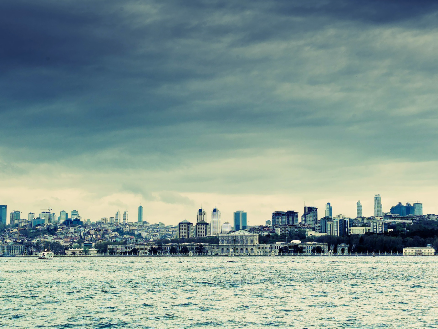 Пасмурный день в Стамбуле