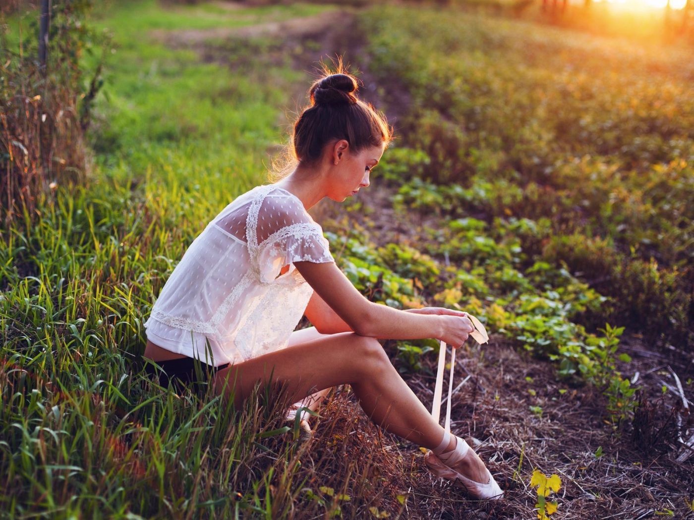 Балерина в поле