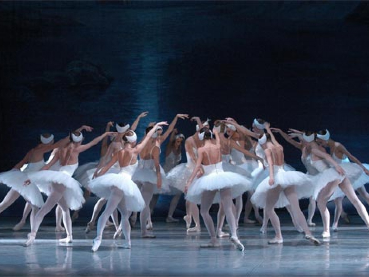 Балерины на сцене