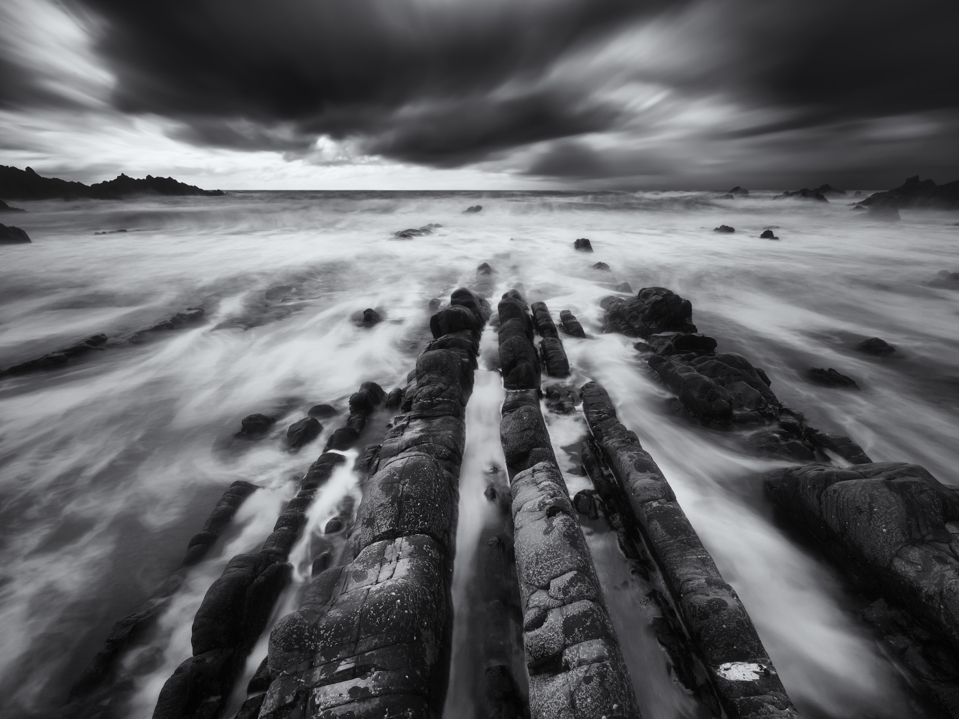 Красивое чёрно-белое фото тумана