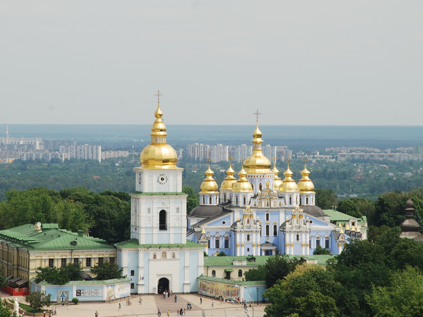 Красивый вид на Михайловский Cобор