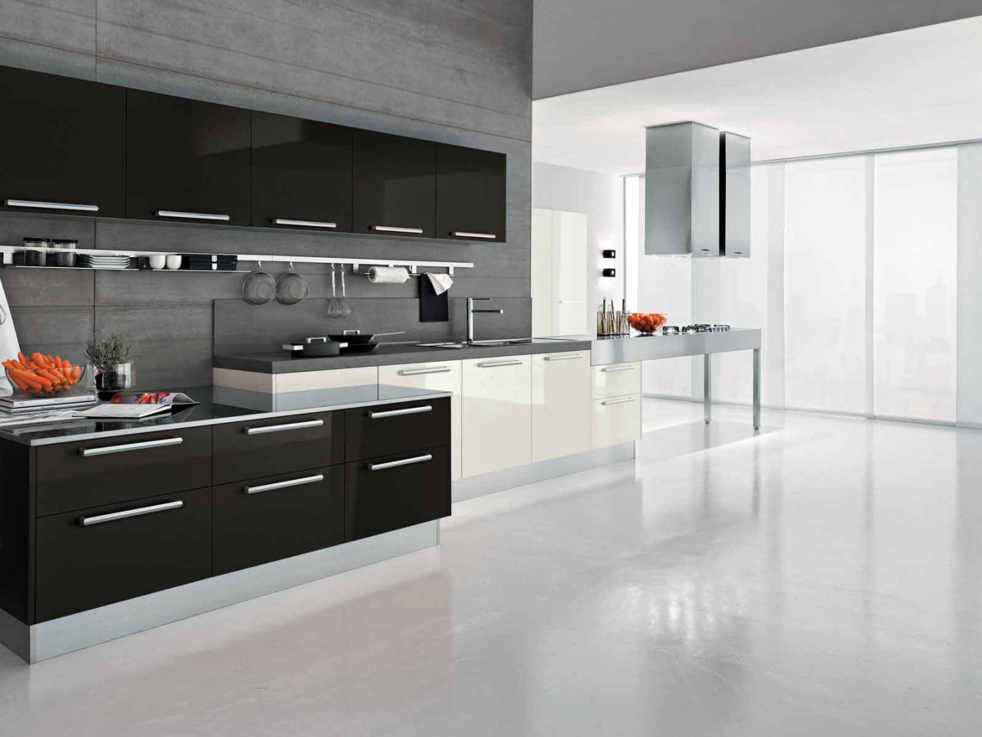 Большая черная кухня