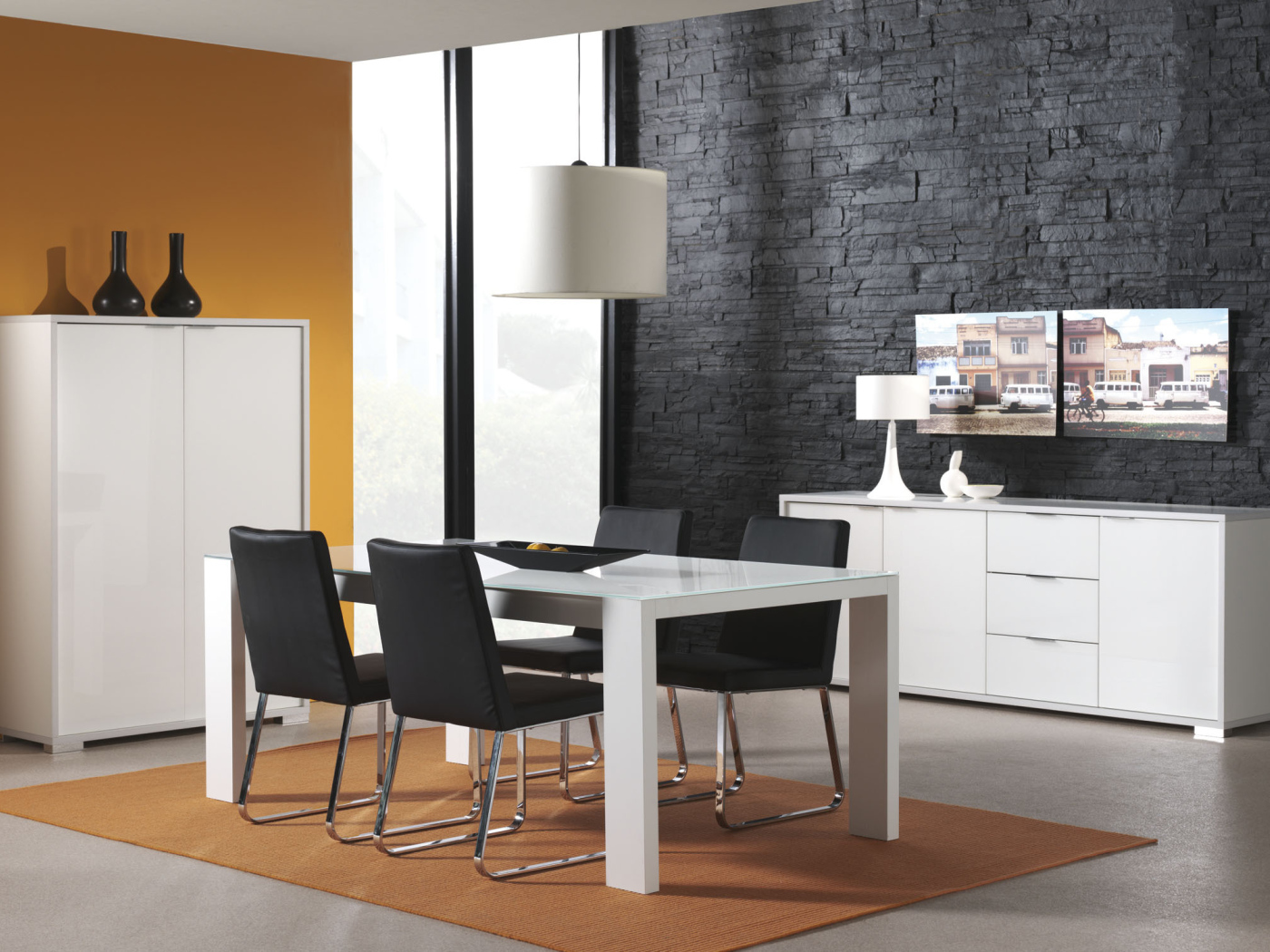 Черная стена в столовой