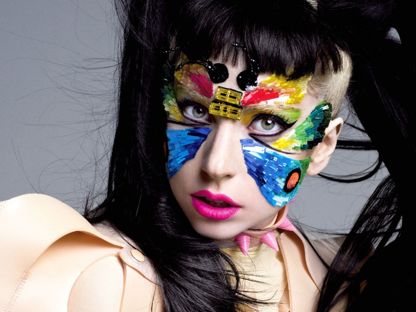 Яркий макияж Леди Гага