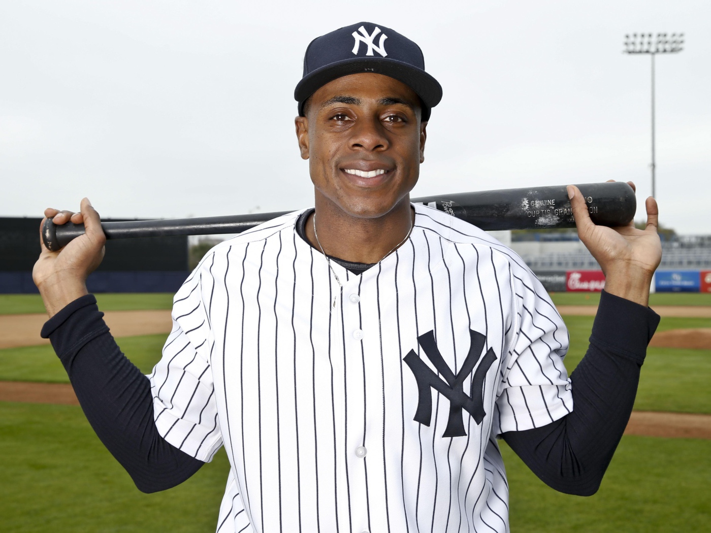 Девид Робертсон на бейсбольном стадионе