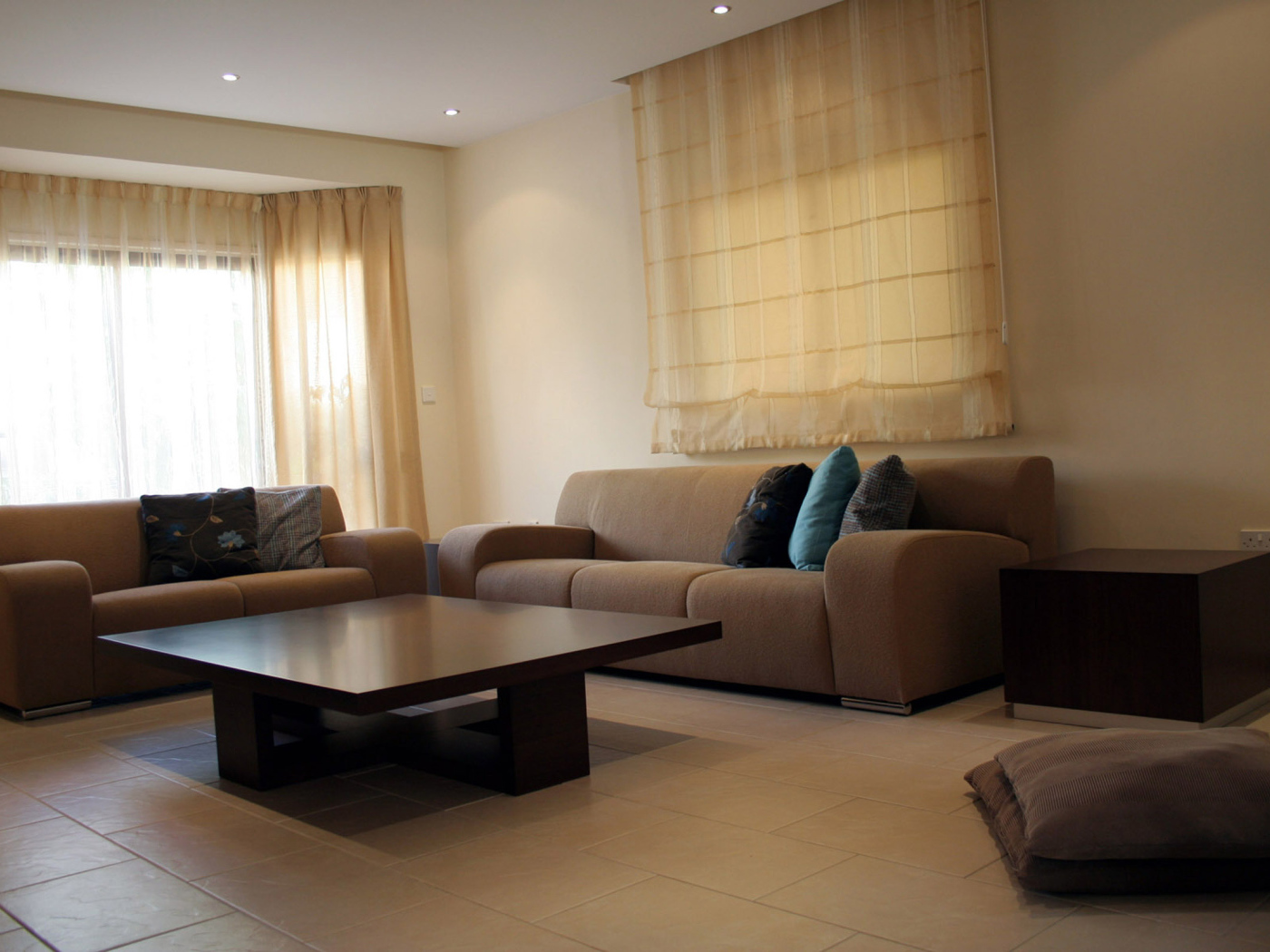 Приглушенный свет в гостиной