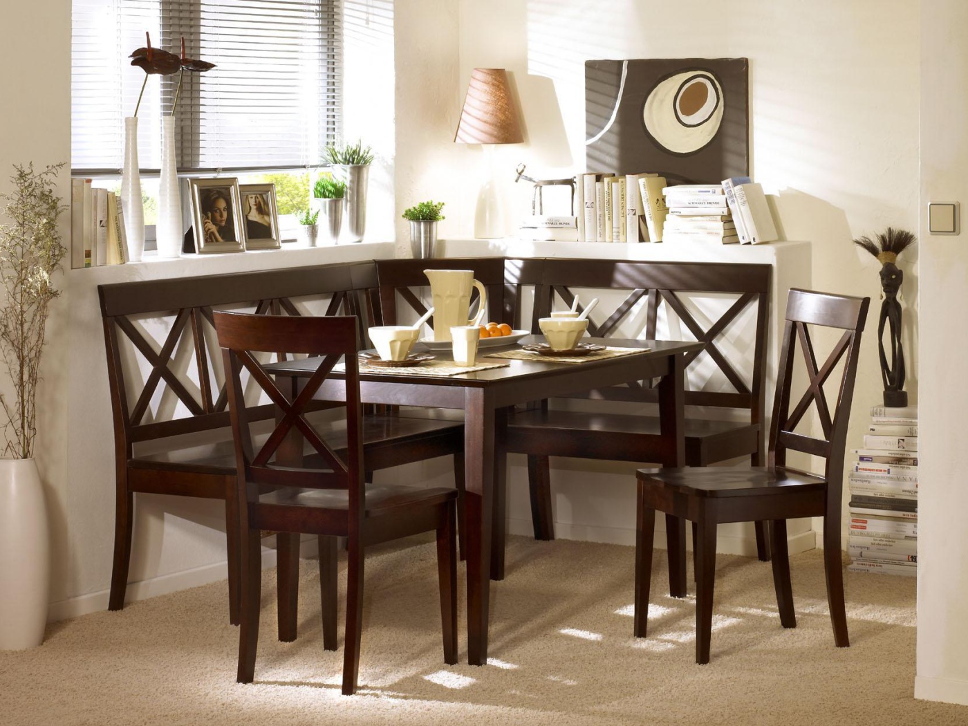 Столовая с уголком