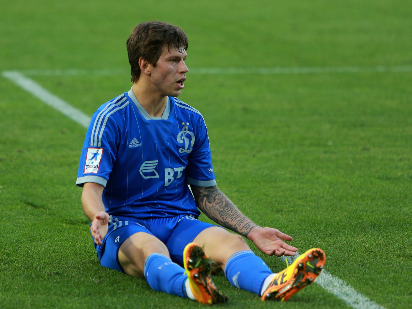 Нападающий Динамо Федор Смолов на поле