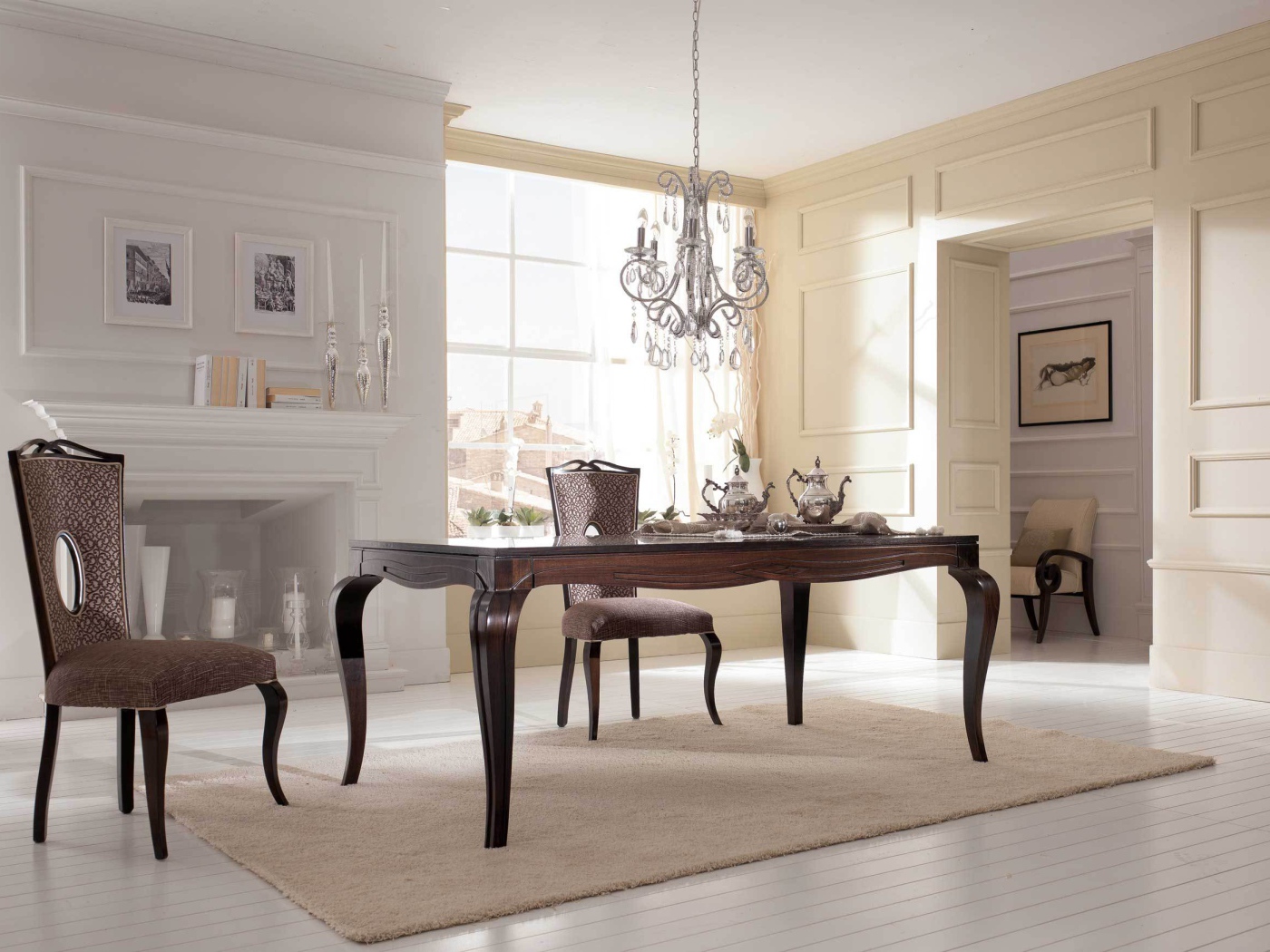 Камин в столовой