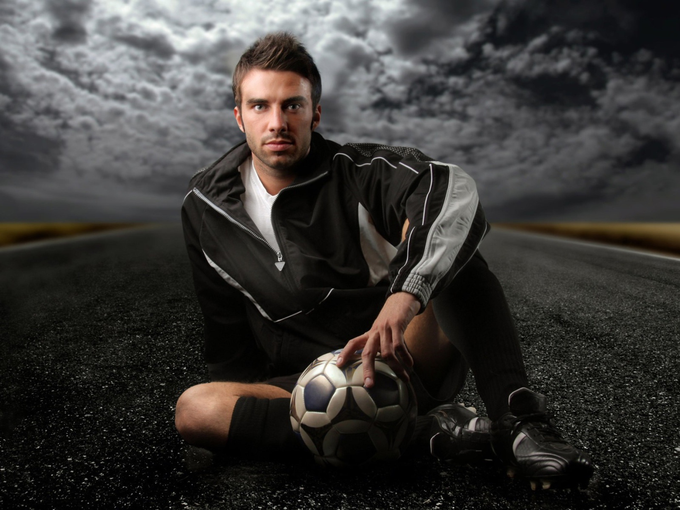 Футболист на дороге