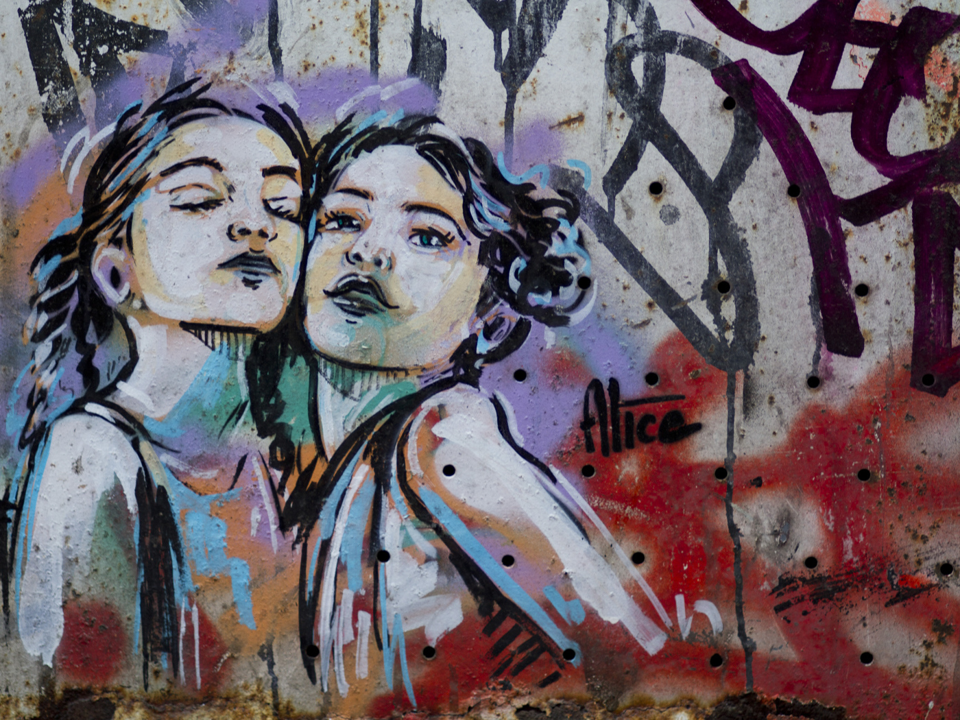 Граффити, две девочки