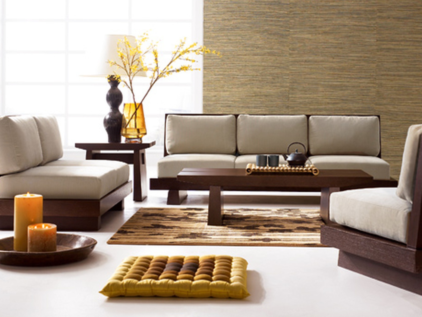 Большие свечи в оформлении гостиной