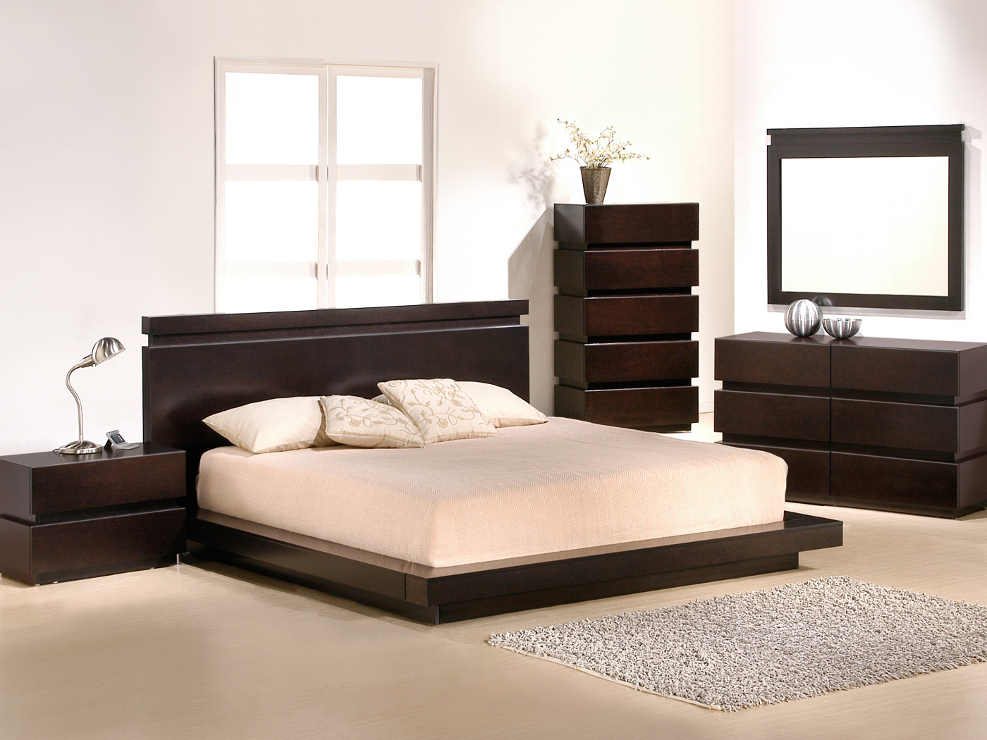 Невысокая кровать для спальни