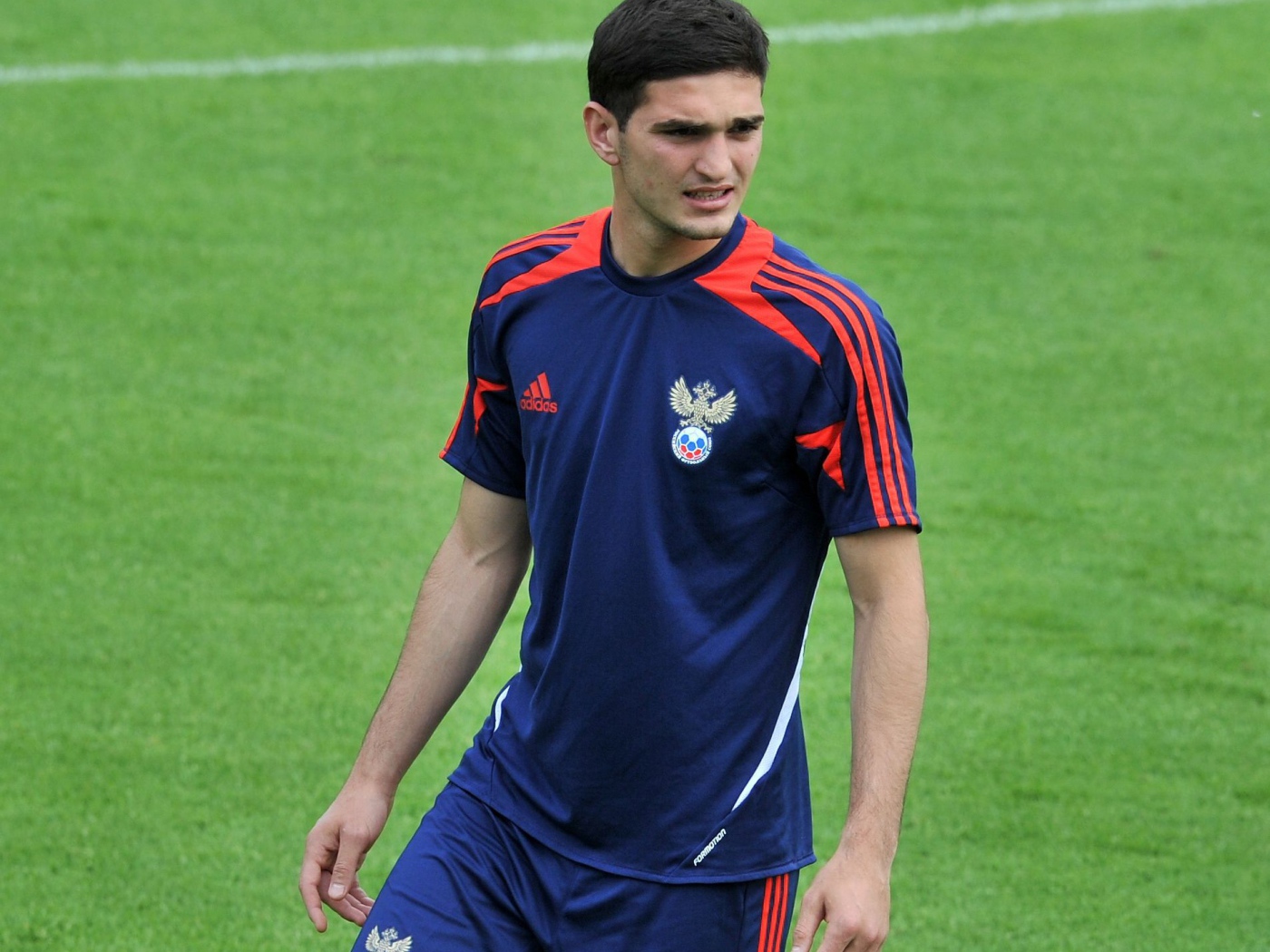 Магомед Оздоев полузащитник Локомотива в форме национальной сборной