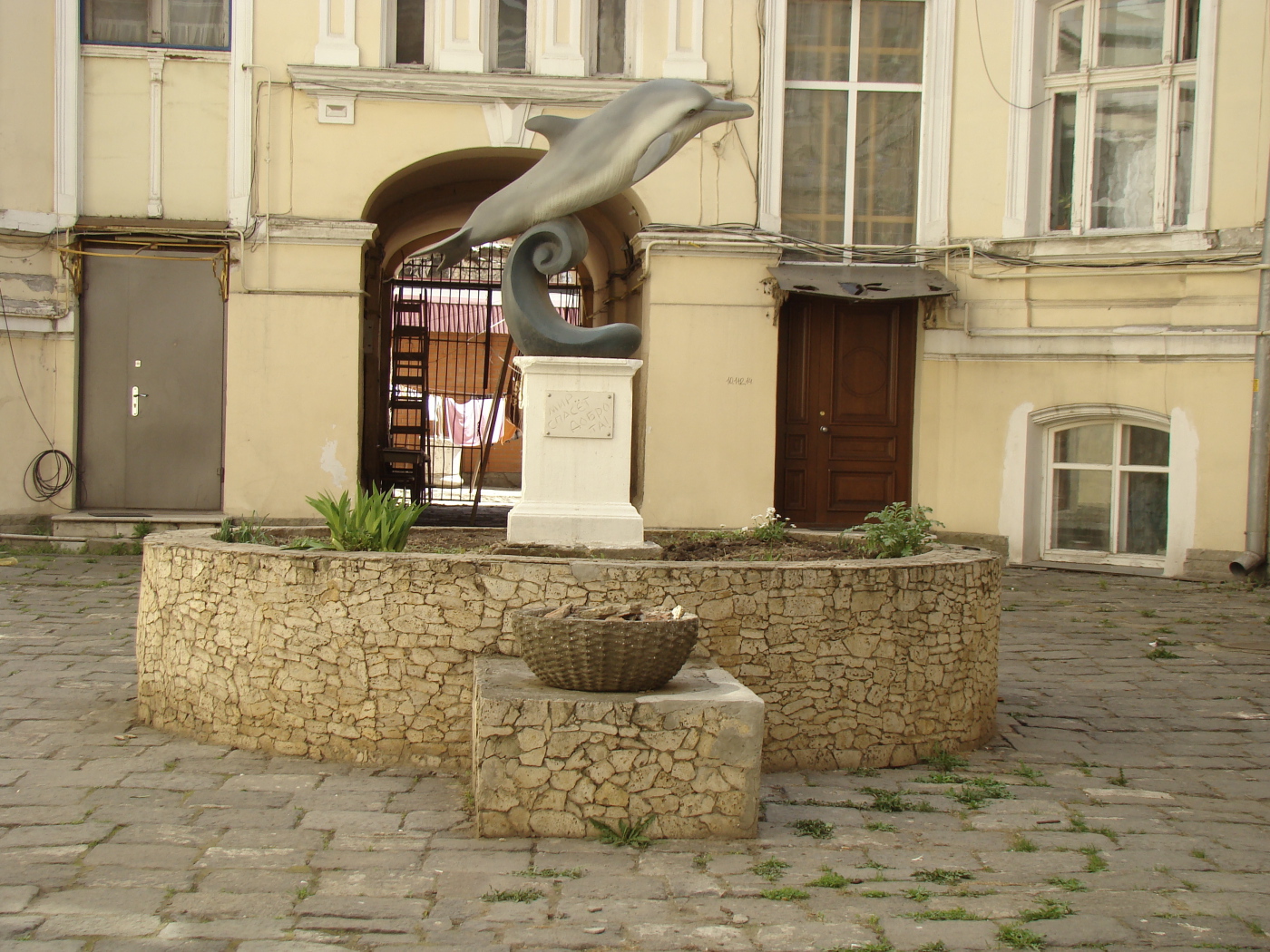 Памятник дельфину Одесса