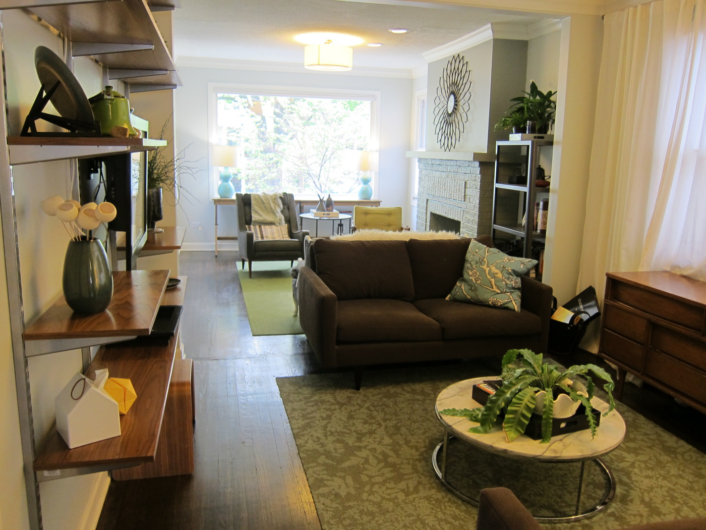 Узкая комната для гостиной