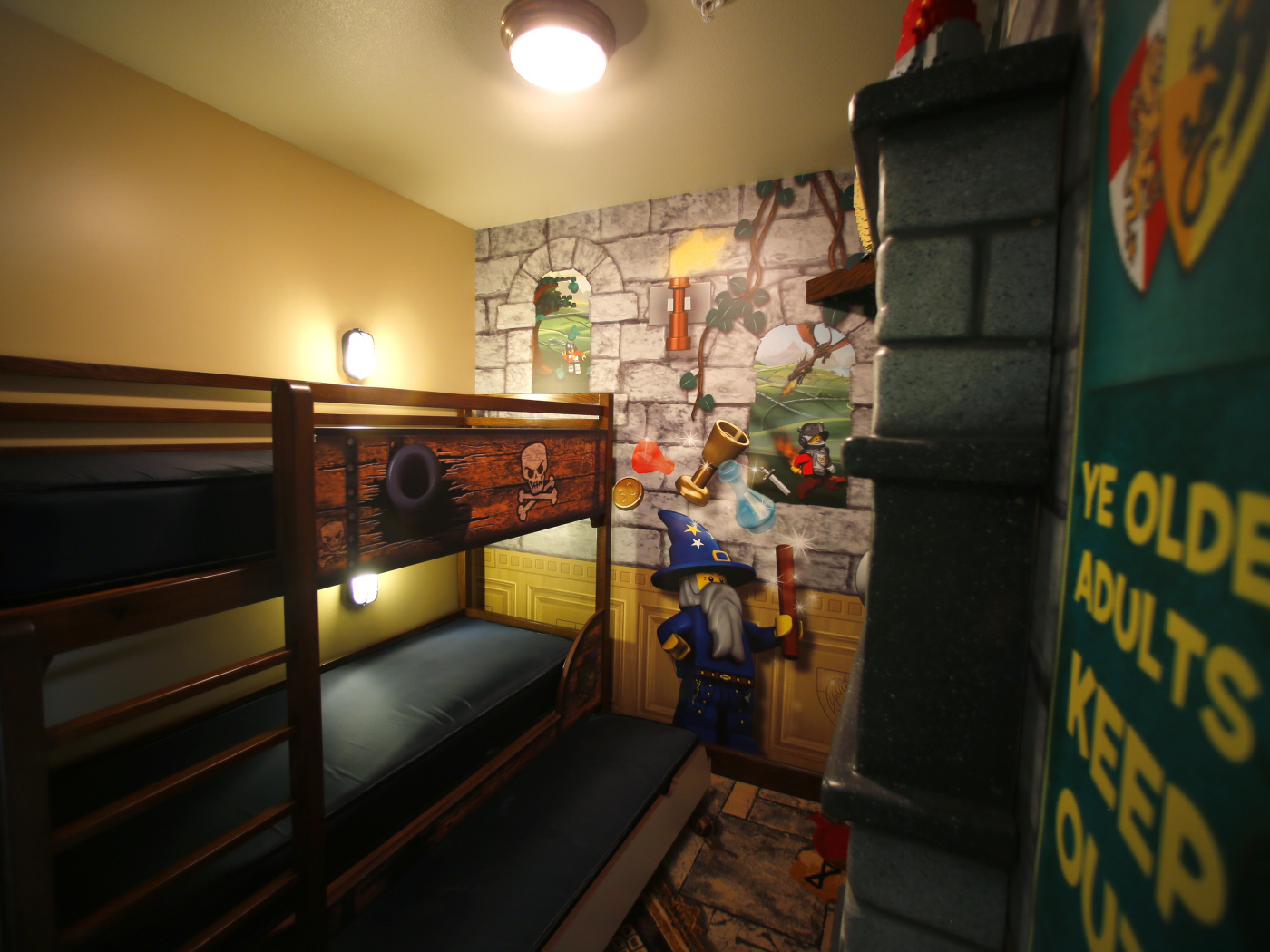 Пиратский корабль в детской