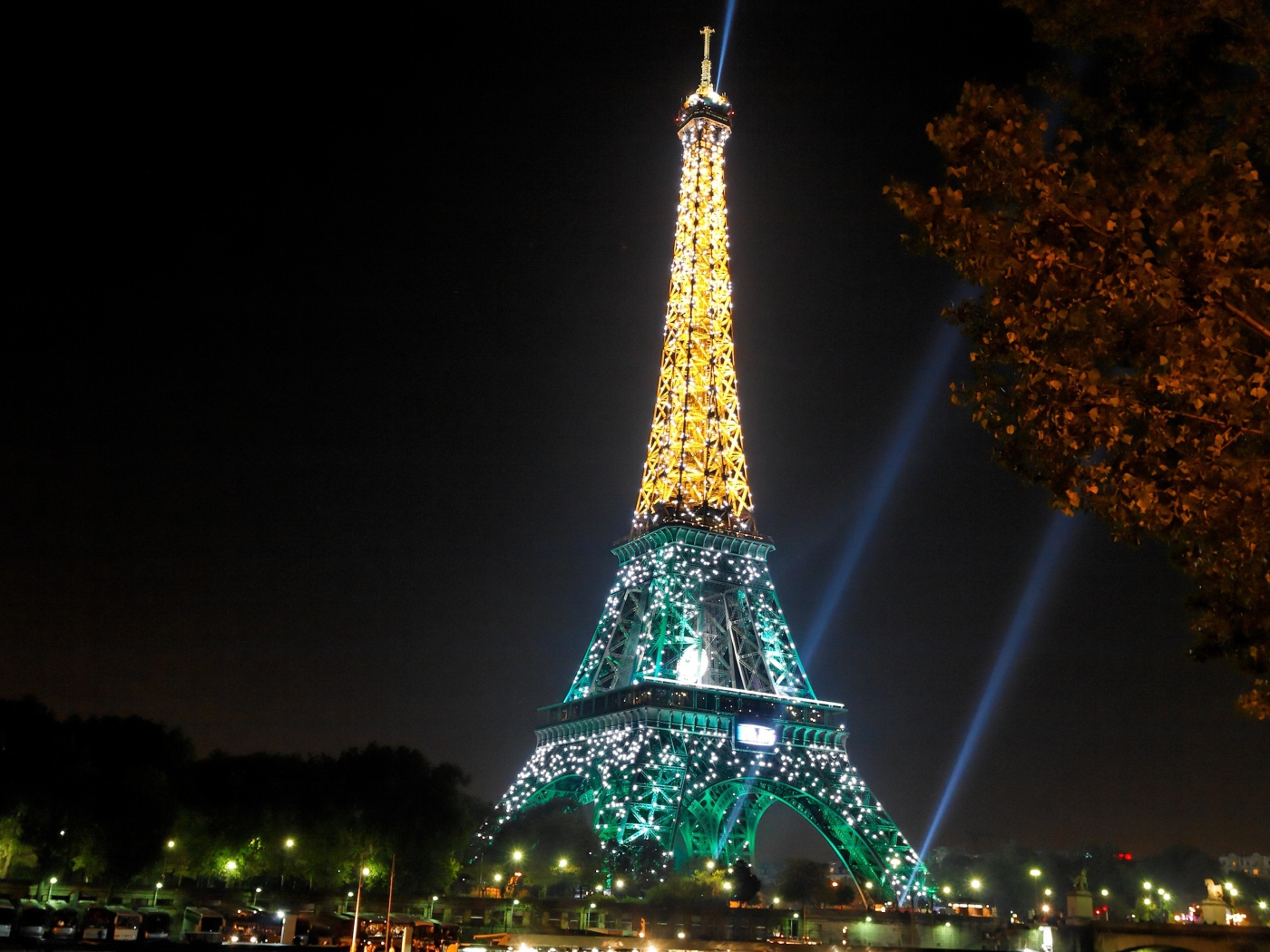Сияющая Эйфелева башня