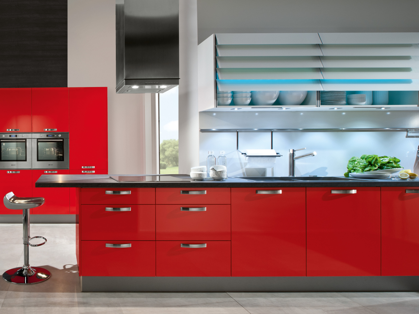 Стильная красная кухня