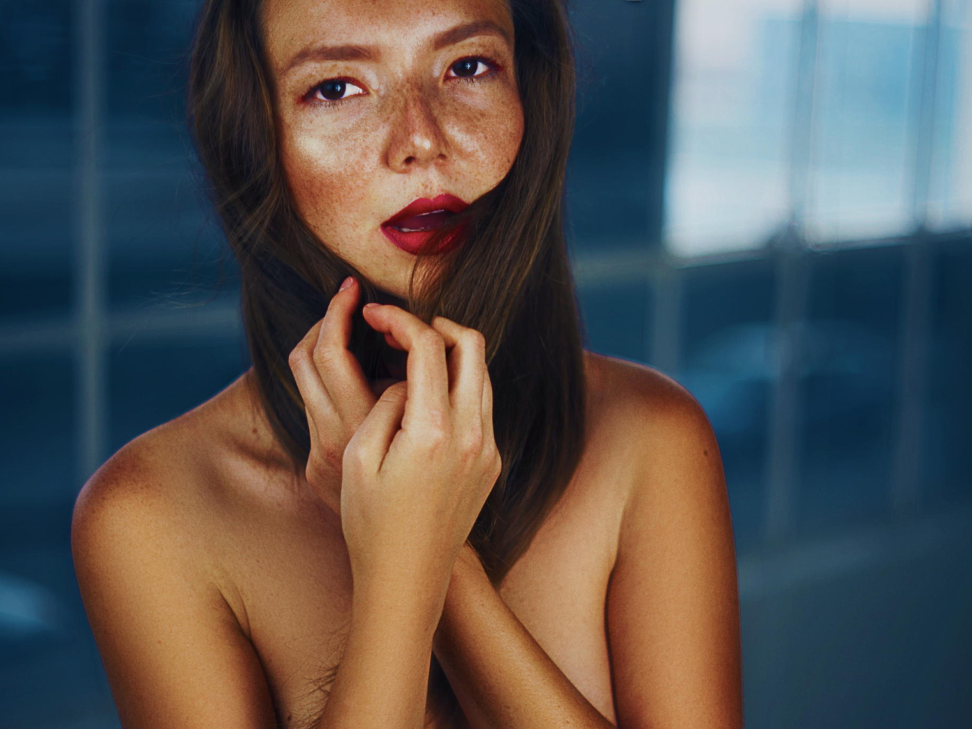 Фотография девушки брюнетки