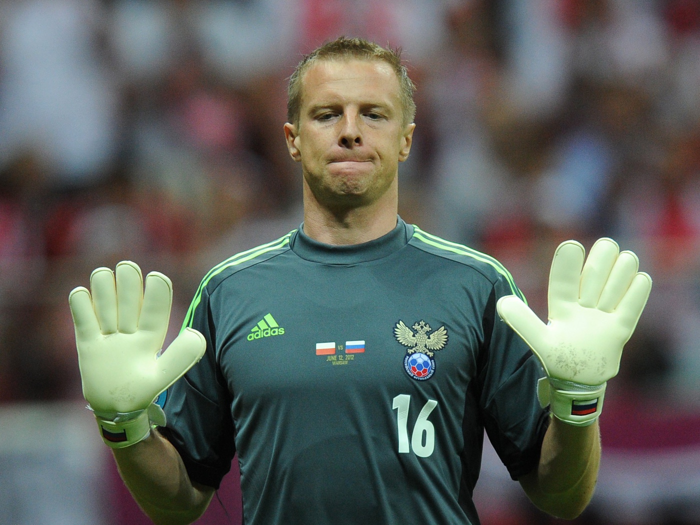 Блистательный вратарь Российской сборной Вячеслав Малафеев