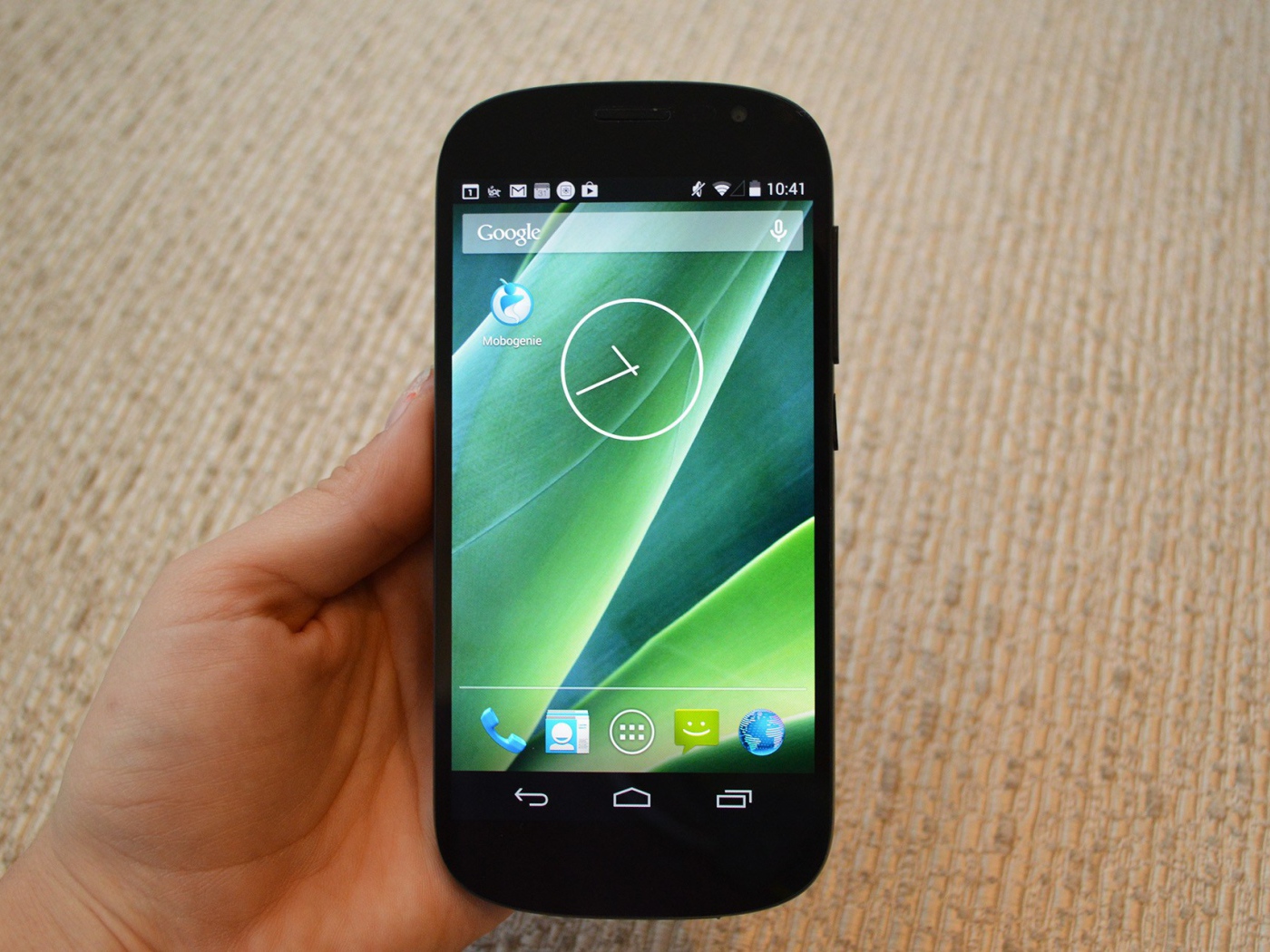 YotaPhone 2 с поиском от Гугл