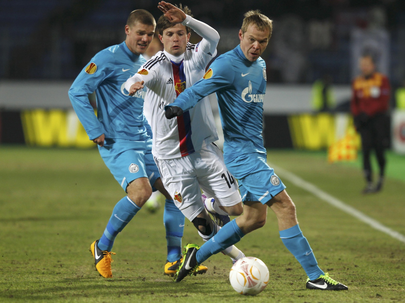 Защитник Зенита Анюков Александр  за работой