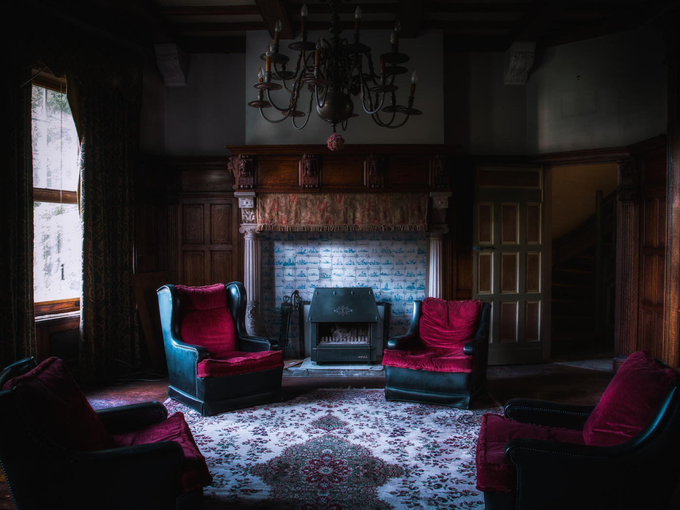 Кресла у камина