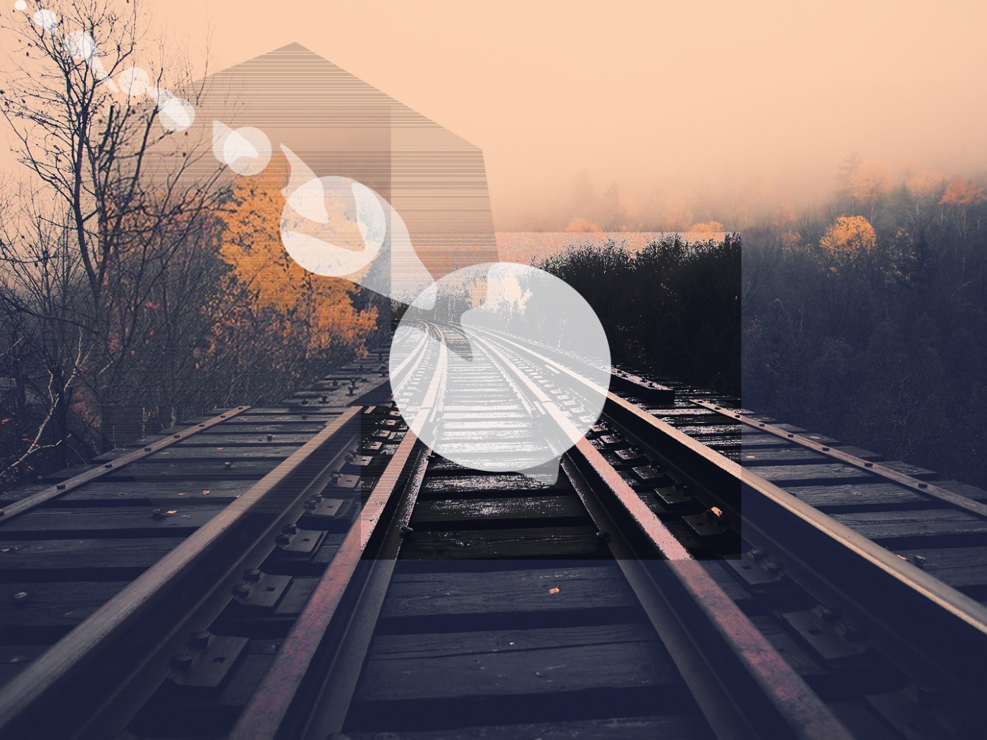 Круги на фоне железной дороги