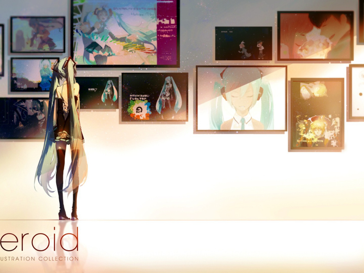 Девушка аниме в картинной галерее