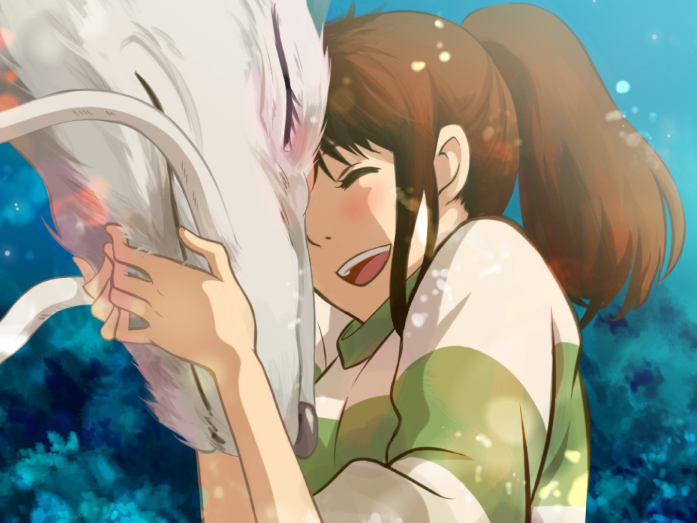 Девочка обнимает дракона в аниме Унесённые призраками