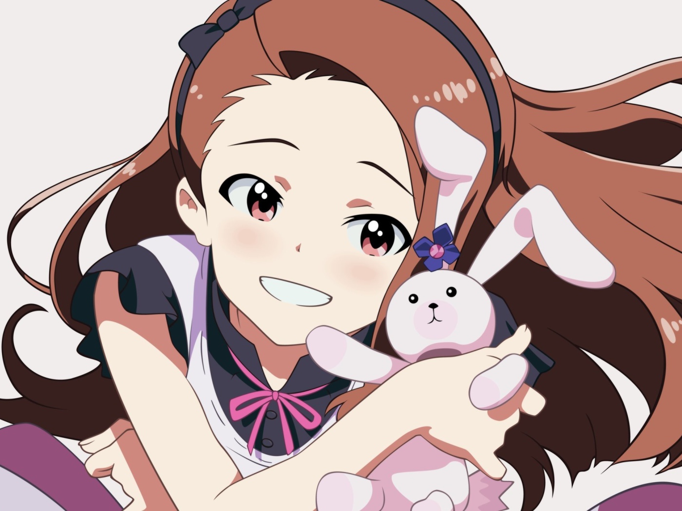 Девушка с игрушкой из аниме The Idolmaster