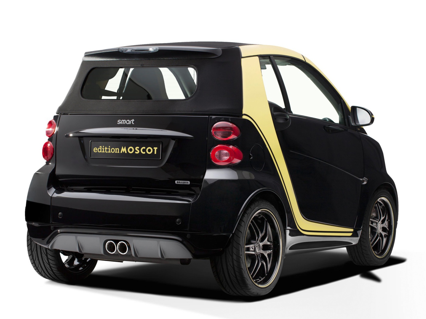 Небольшой автомобиль Smart ForTwo