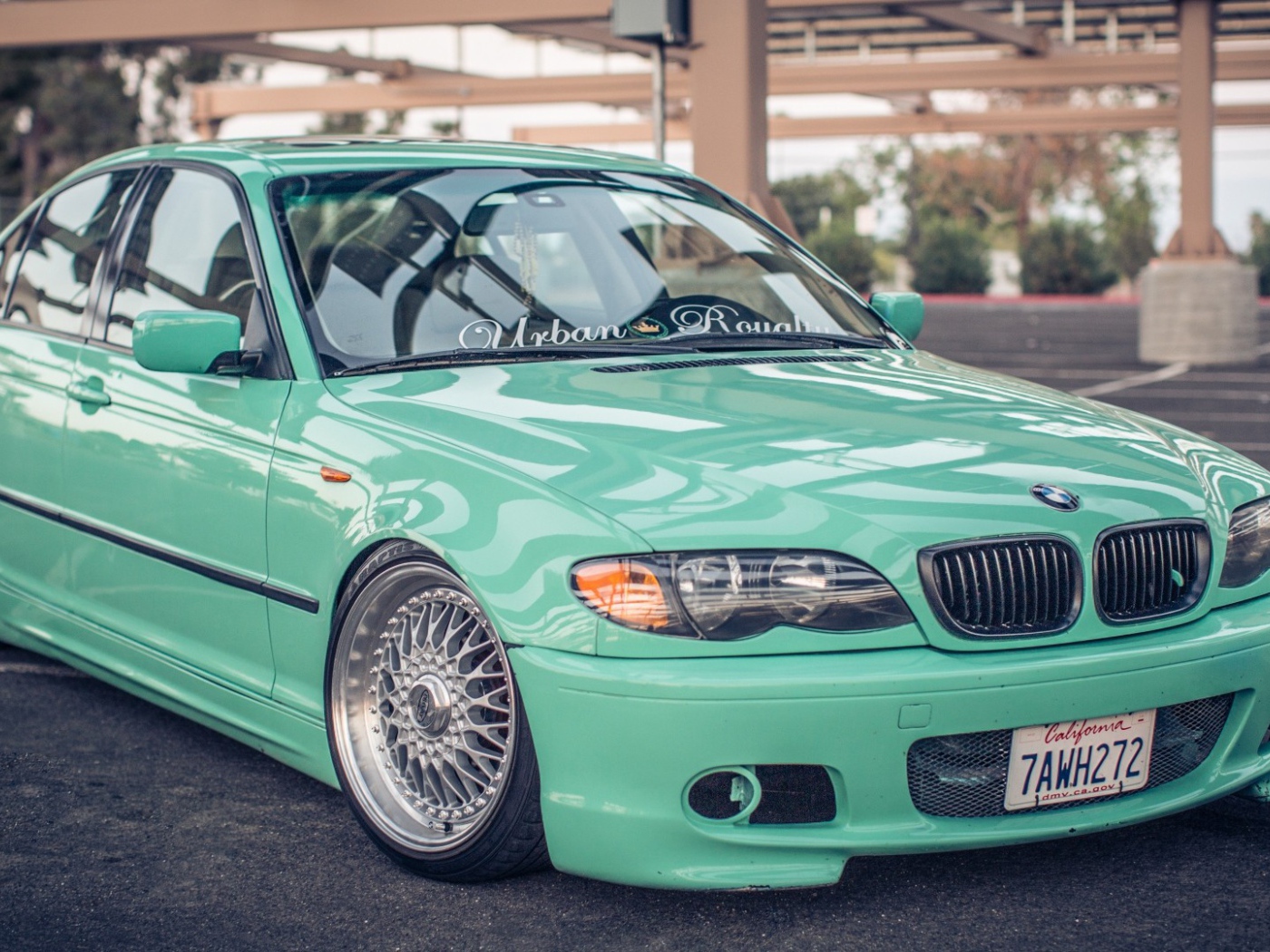 Блестящий светло зеленый БМВ E38