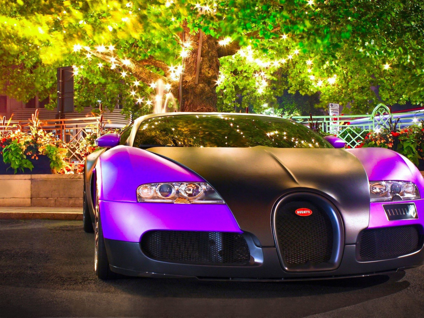 Сиреневый Bugatti Veyron с черным капотом