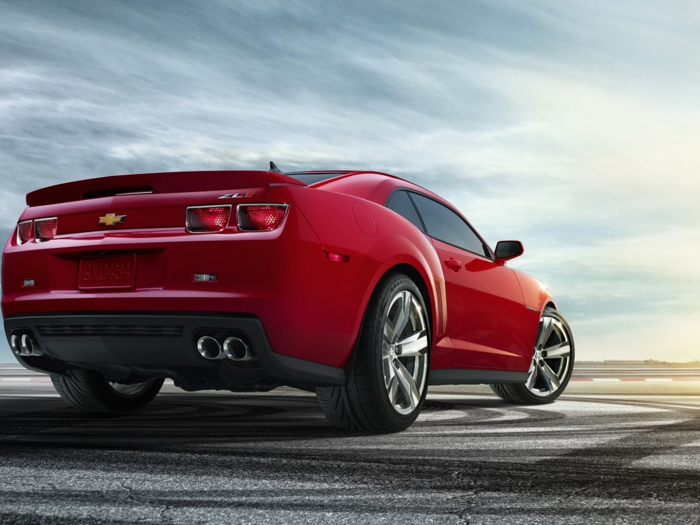 Красный Шевроле на автотреке