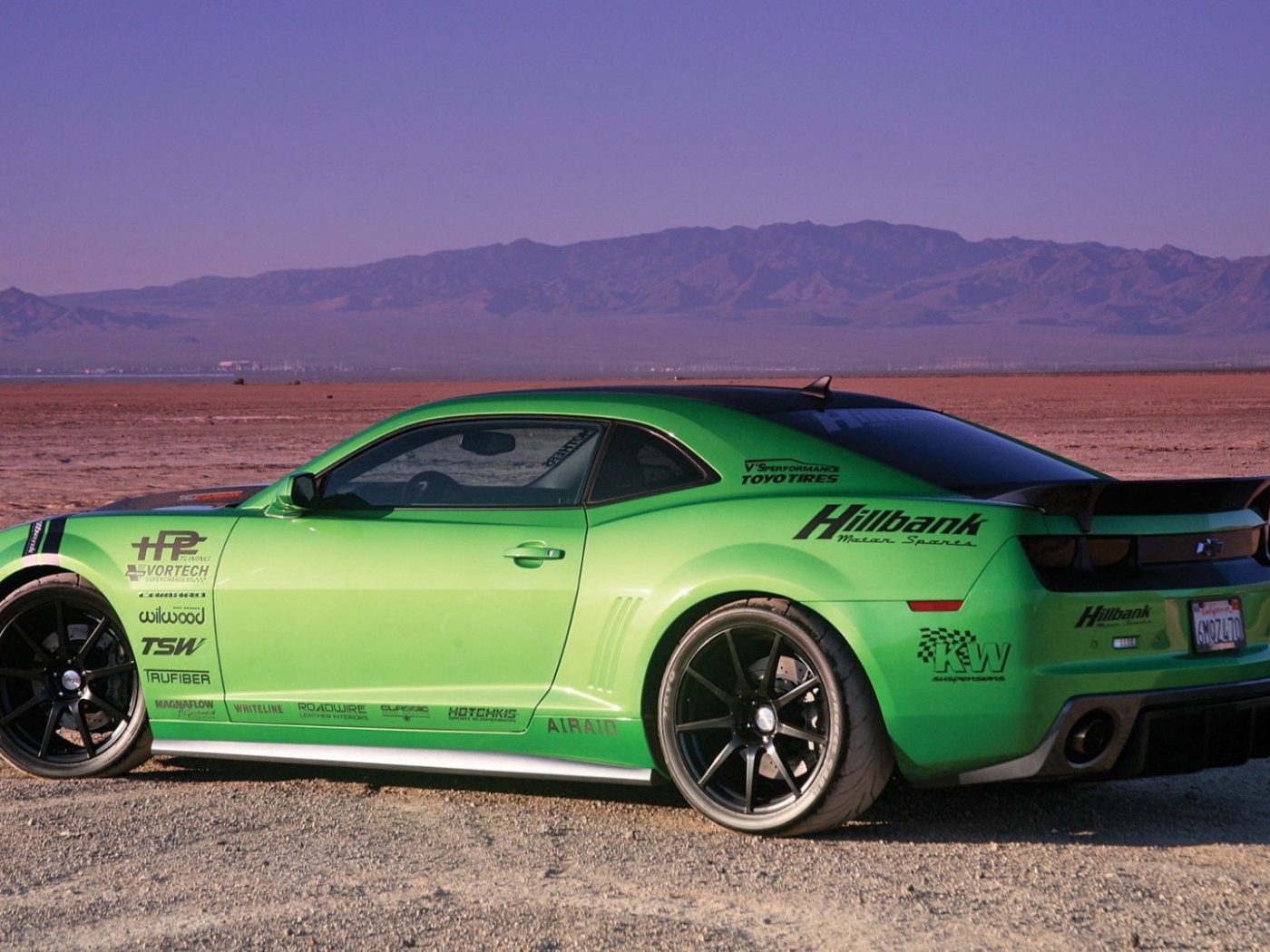 Надписи на зеленом Chevrolet Camaro