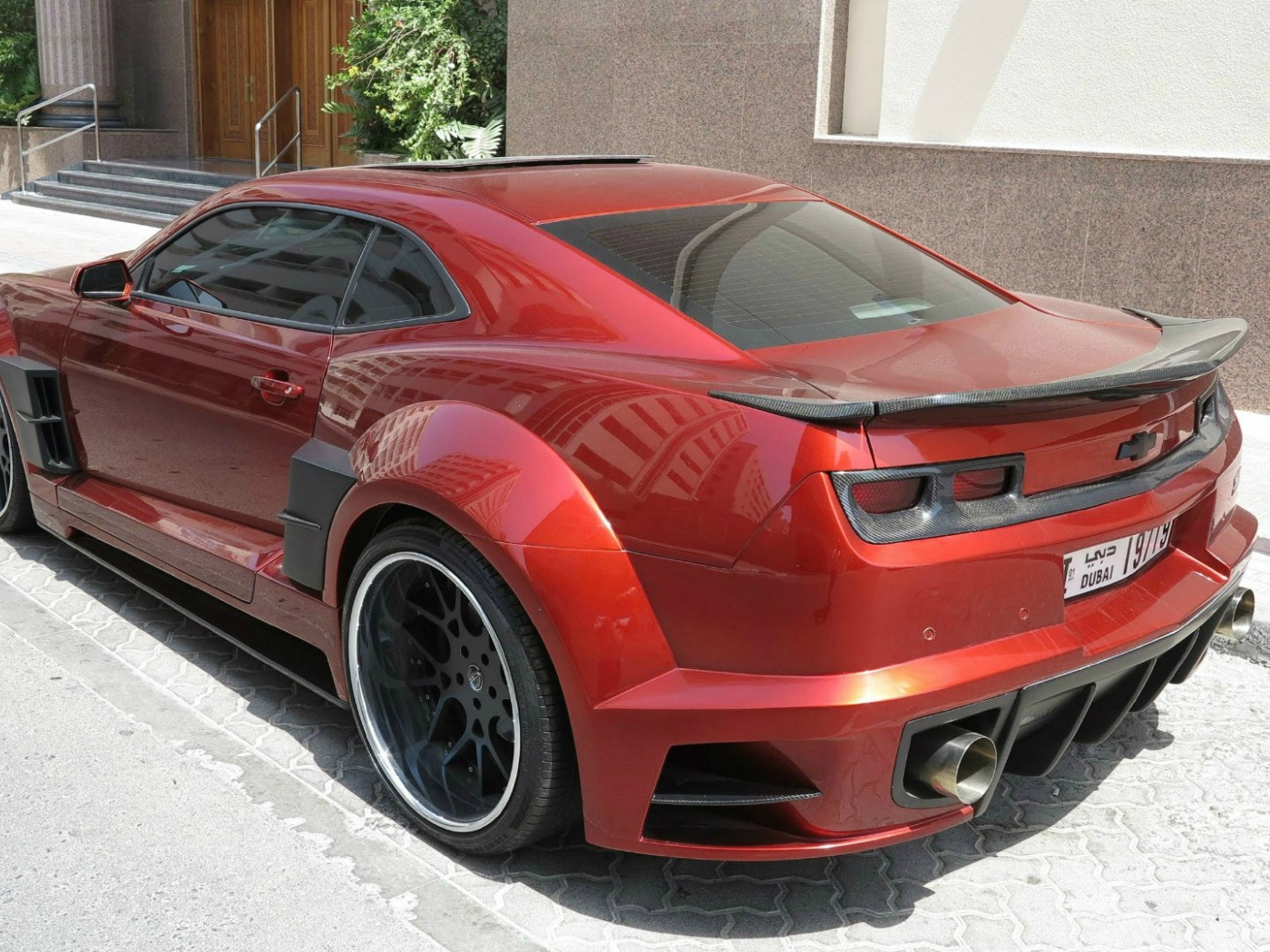 Красный Chevrolet Camaro Guyver