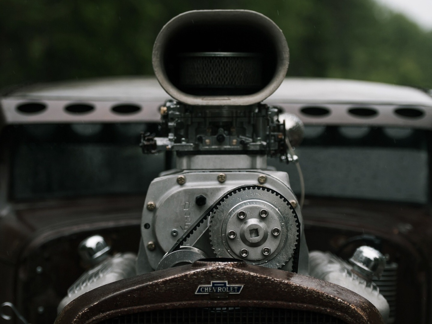 Мощный двигатель старого авто Шевроле