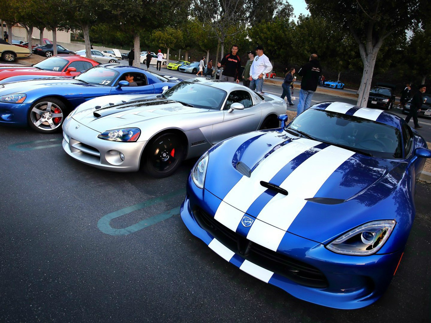 Великолепные автомобили Dodge Viper