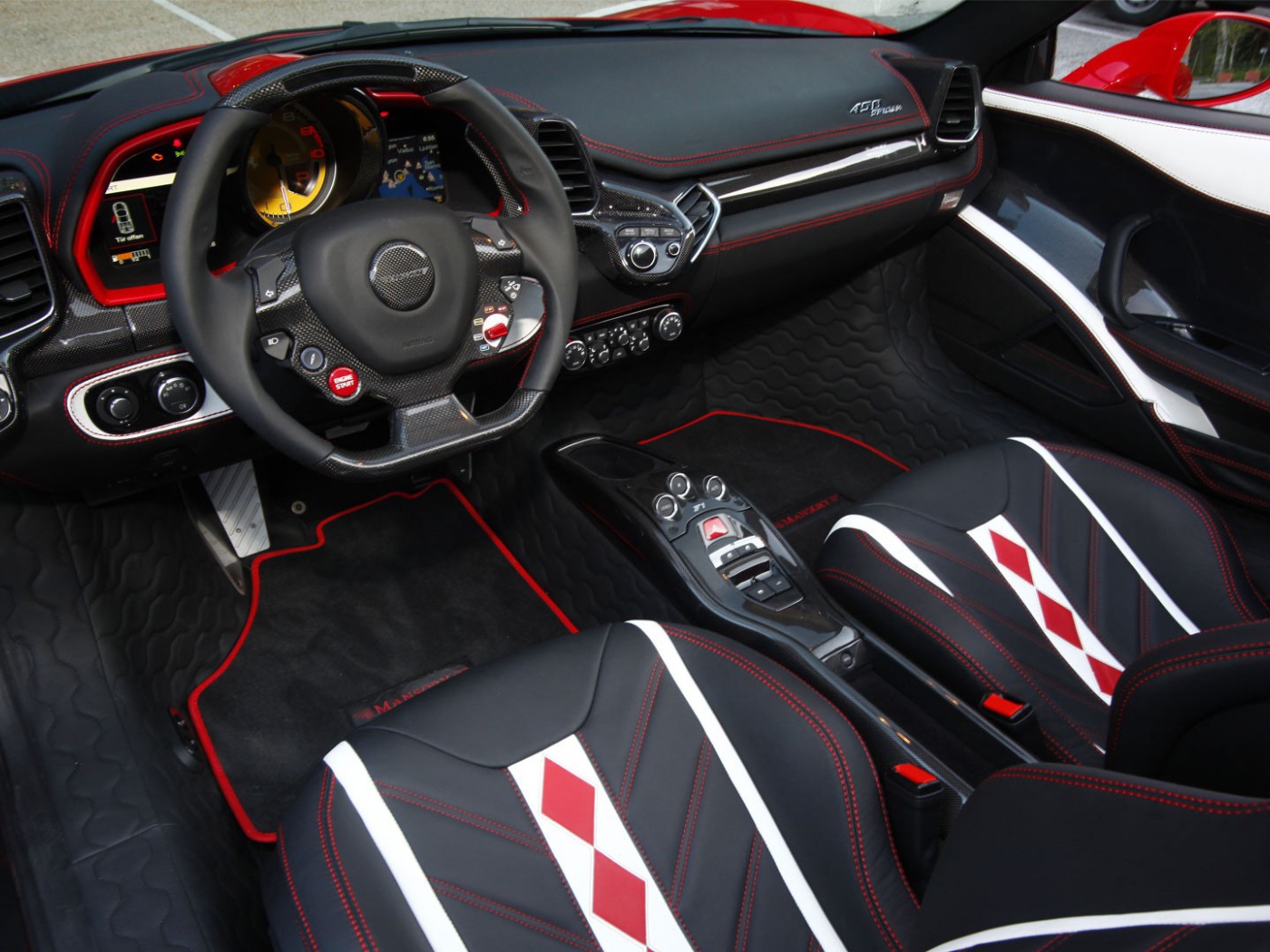 Салон суперкара Ferrari 458