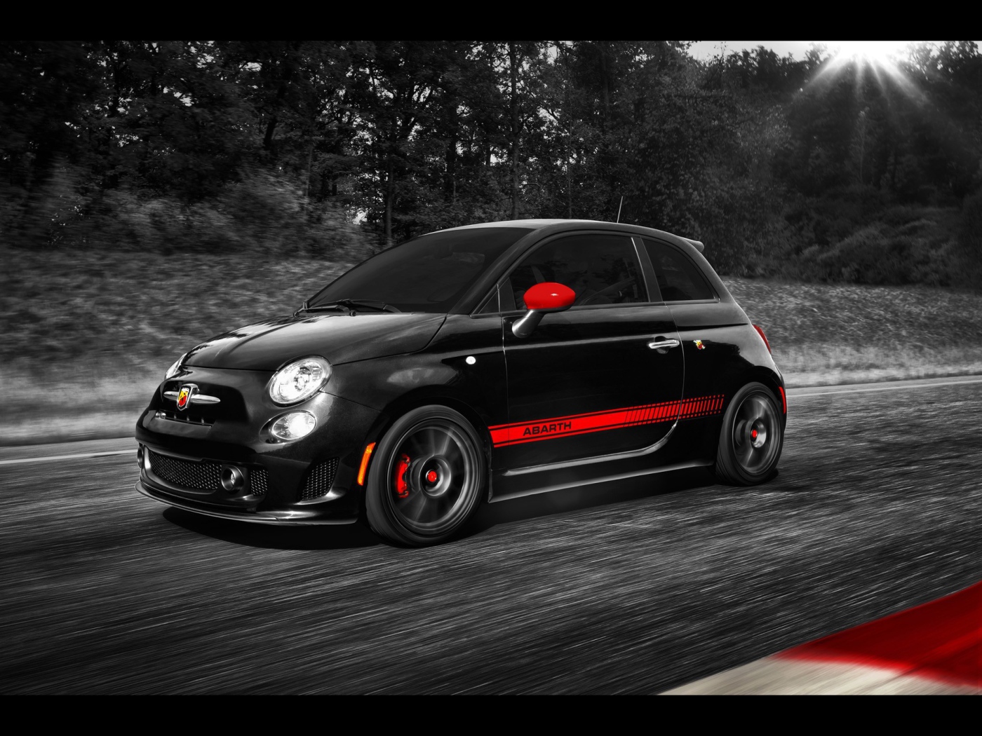 Черный Fiat 500 Abarth