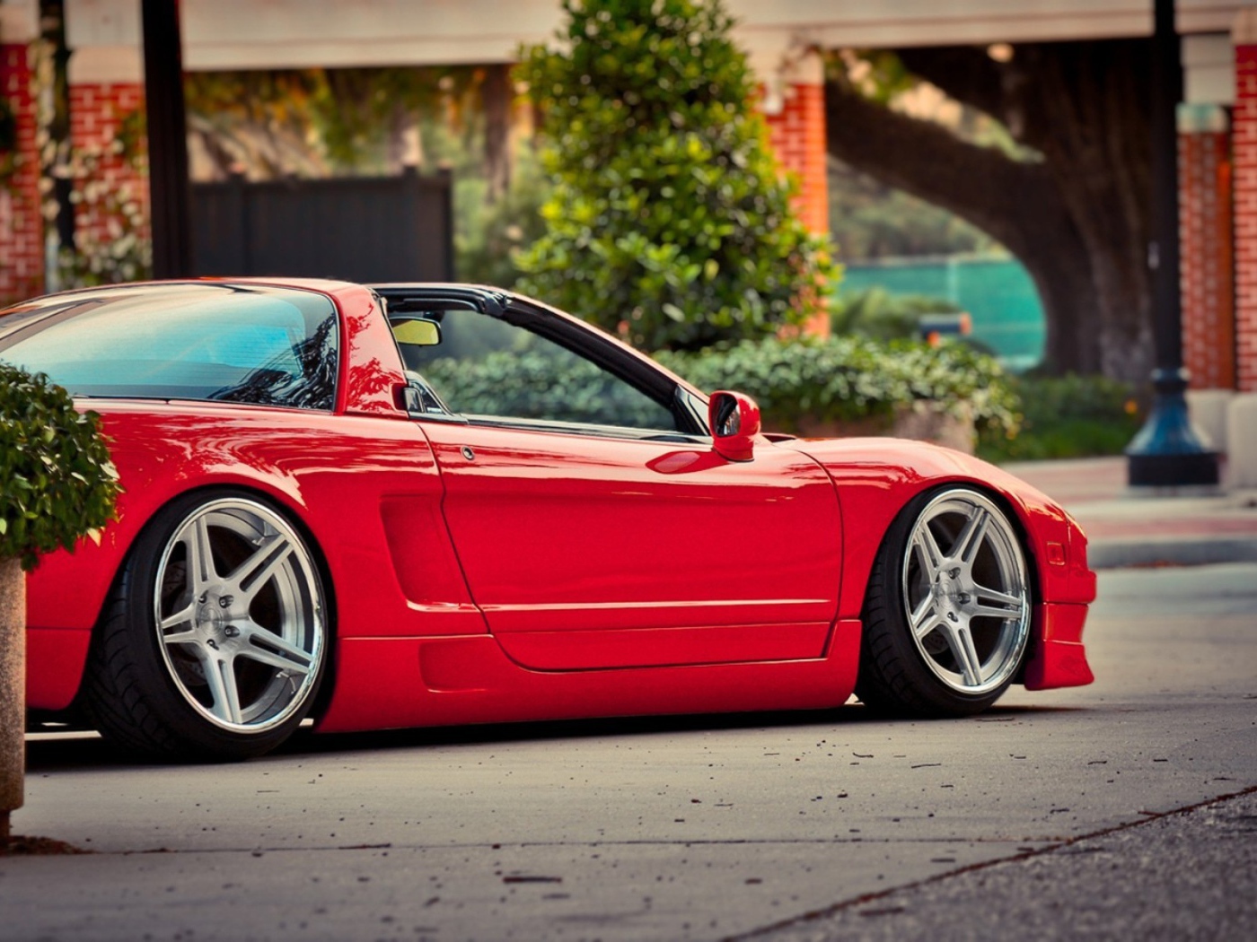 Красная Honda NSX